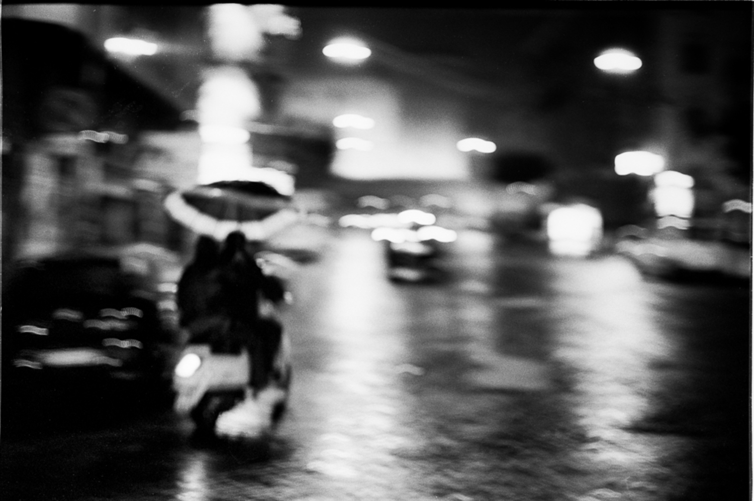 Large frederic bien vespa et parapluie naples ita 2013 trix400 22