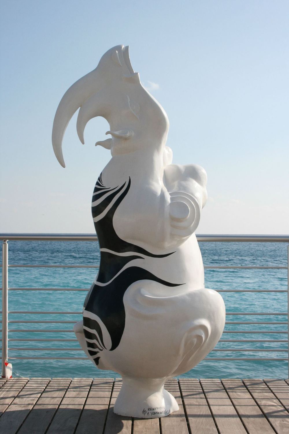 Large grand rhino danseur